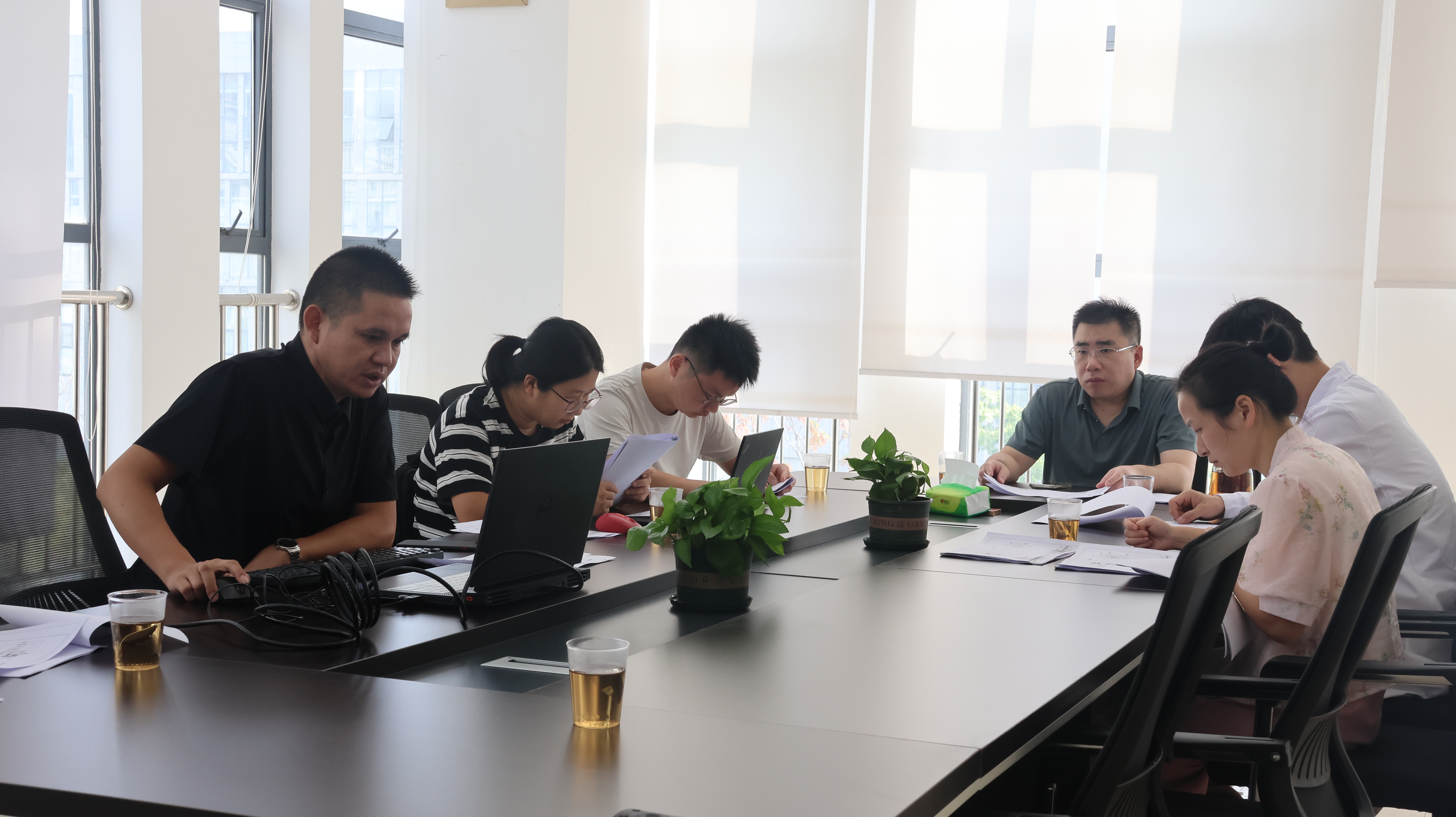 中車(chē)技術(shù)中心負(fù)責(zé)人蒞臨我司參加雙層高速導(dǎo)電滑環(huán)方案評(píng)審并取得