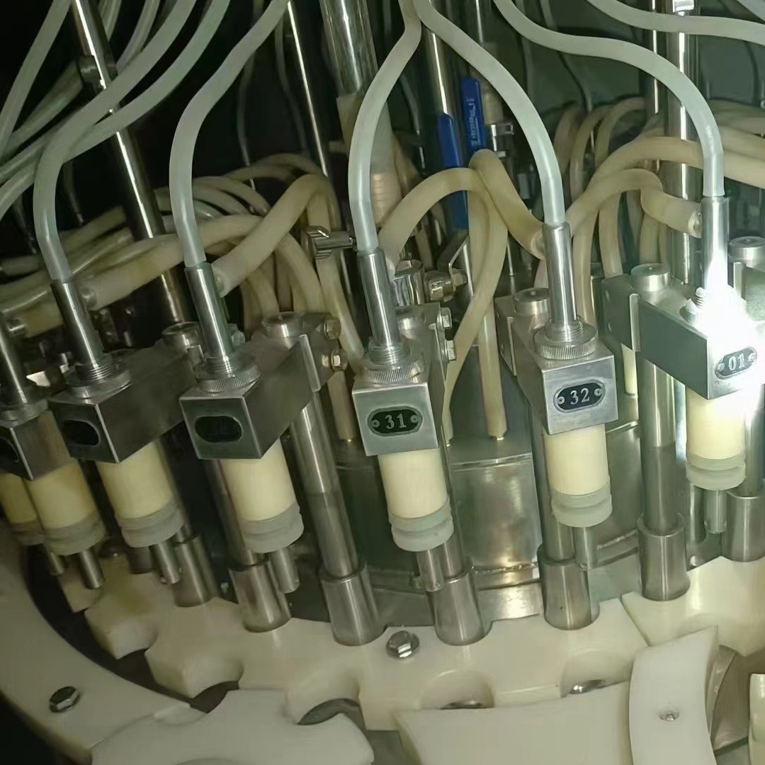 藥液灌裝機(jī)設(shè)備